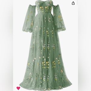 Beautiful Bridgerton styled maxi dress. Light green worn for one occasion.